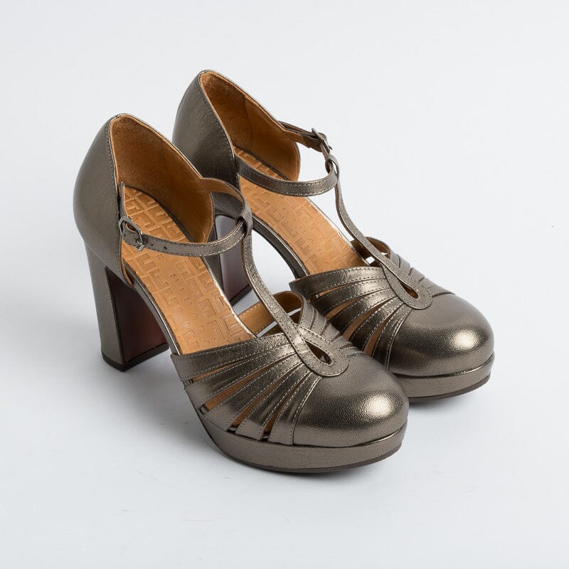 CHIE MIHARA Pumps YEILO Pewter