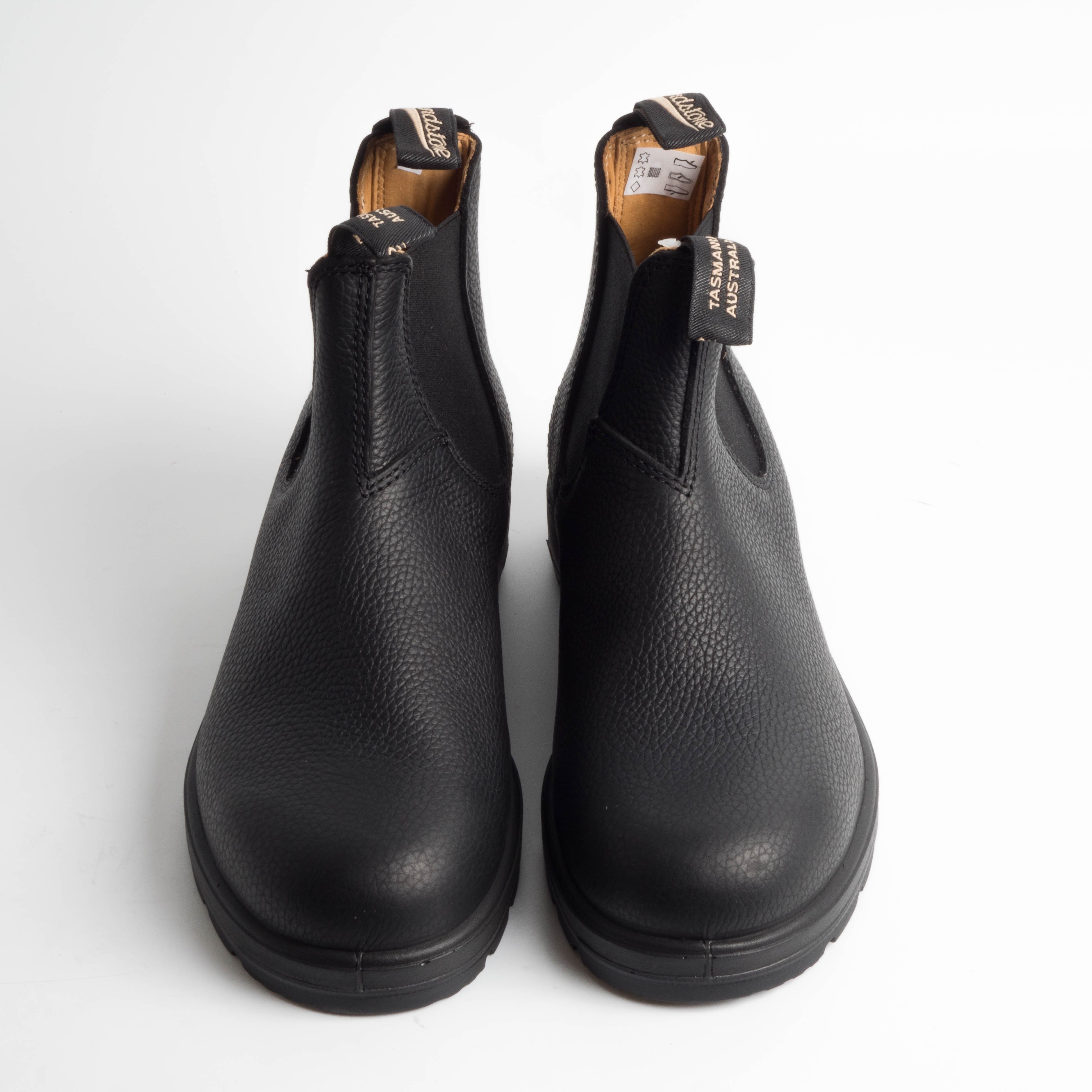 Pebbled hot sale black blundstones